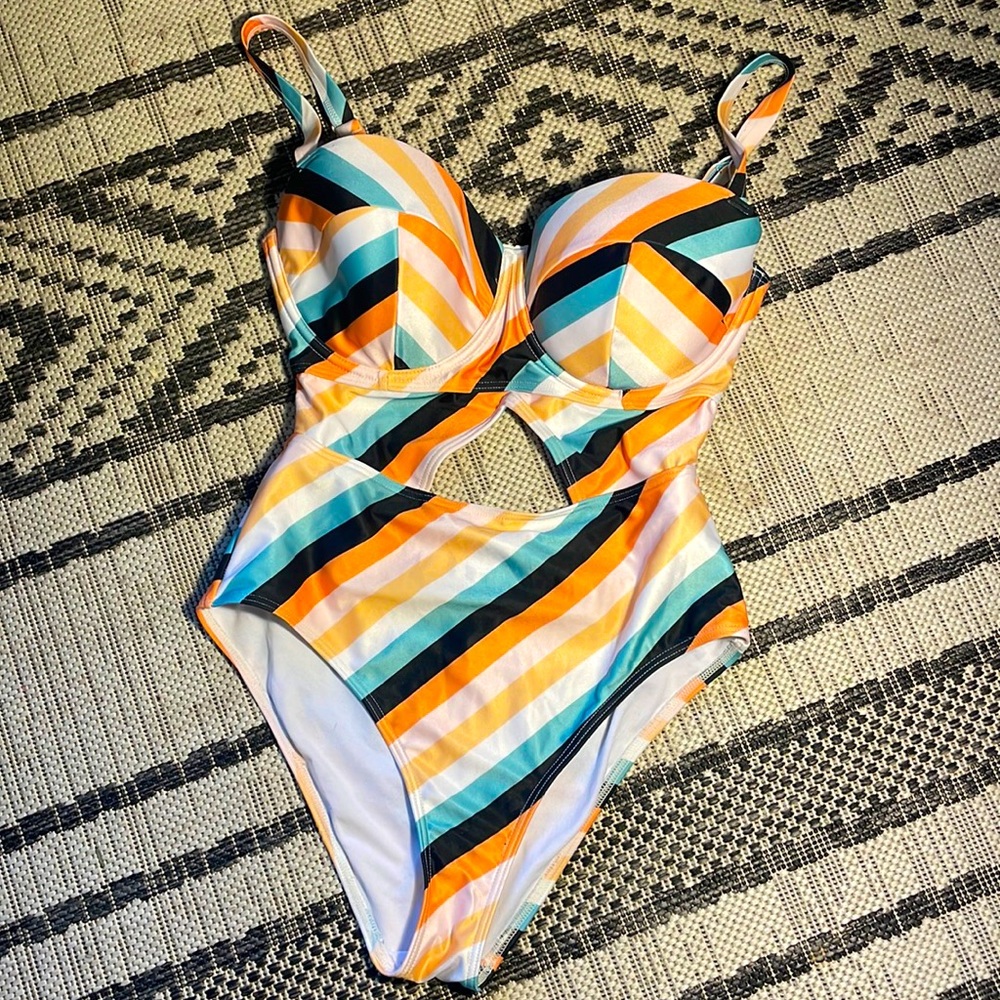 Peek & Beau UK sized underwire striped swimsuit with cutout